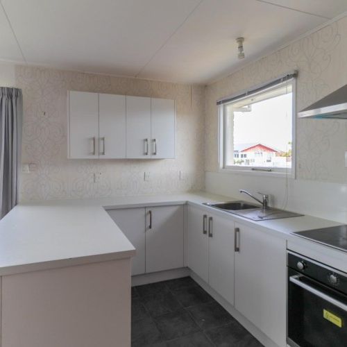 Solid home in Strathern! - Photo 1