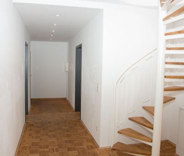 - Große Galeriewohnung mit Parkett - Bad mit Wanne und Dusche - Photo 1