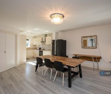 4 bedroom semi-detached house to rent - Photo 4