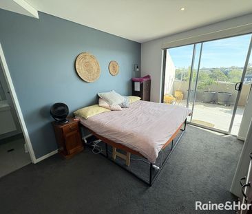 Spacious Apartment in Central Location! - Photo 5