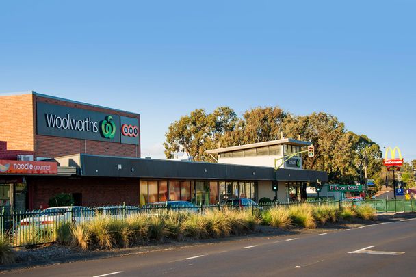 Elegant Family Living in a Prime Blackburn Location - Photo 1