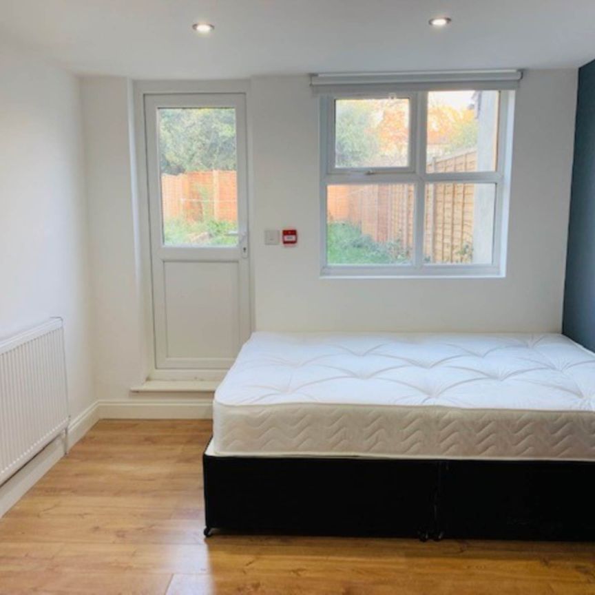 Bensham Lane, Thornton Heath - Photo 1