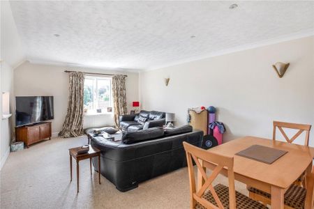3 bedroom apartment to rent - Photo 2