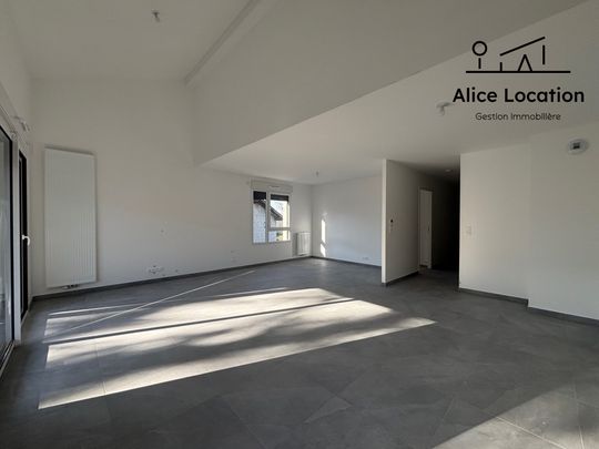 Location Appartement 3 pièces 83m² BRENTHONNE 74890 - Photo 1