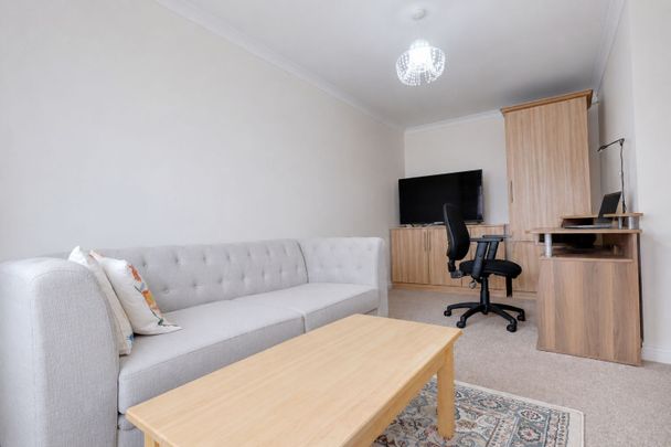 3 Bedroom Link Detached House To Rent - Photo 1