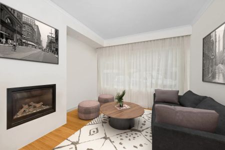 Stylish Apartment with Parking in Elwood's Golden Mile! - Photo 3