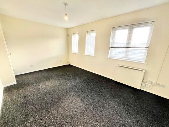 Woodcotes, Shoeburyness, Southend-on-Sea, Essex, SS3 8XH - Photo 1