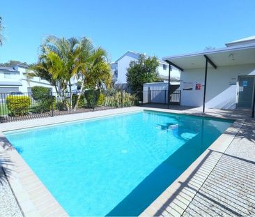 âStay Cool with Air Conditioning, Solar Power & Ceiling Fans | Ca... - Photo 4