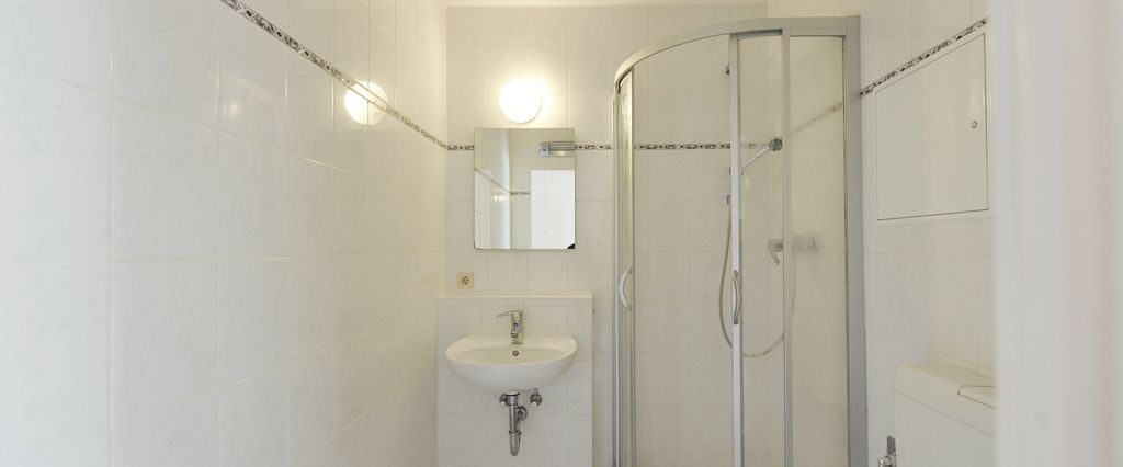 1-RW mit Dusche, Balkon und Aufzug für Studenten und Azubis! - Foto 1