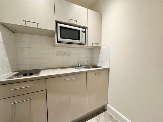 Studio to rent - Photo 1