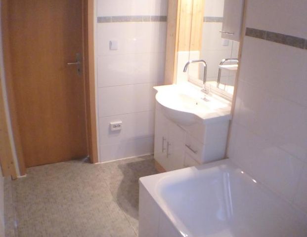 Schöne 2 Zimmer Wohnung mit Balkon 67m2 Nähe Zentrum In Plauen - Photo 1