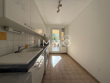 Location Appartement 3 pièces 71m² MARSEILLE 8ème - Photo 4