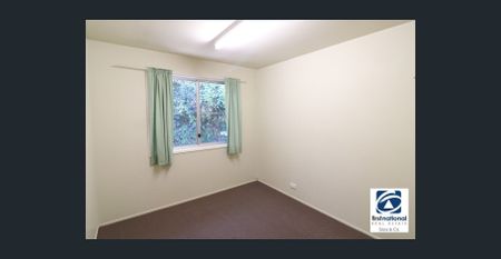 Large 4 Bedroom Home- Break lease. Rent will increase mid February. to $495 p/w - Photo 4