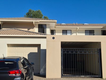 RENOVATED THREE BEDROOM TOWNHOUSE IN GATED COMPLEX WITH POOL LOCATED IN UPPER COOMERA - Photo 2