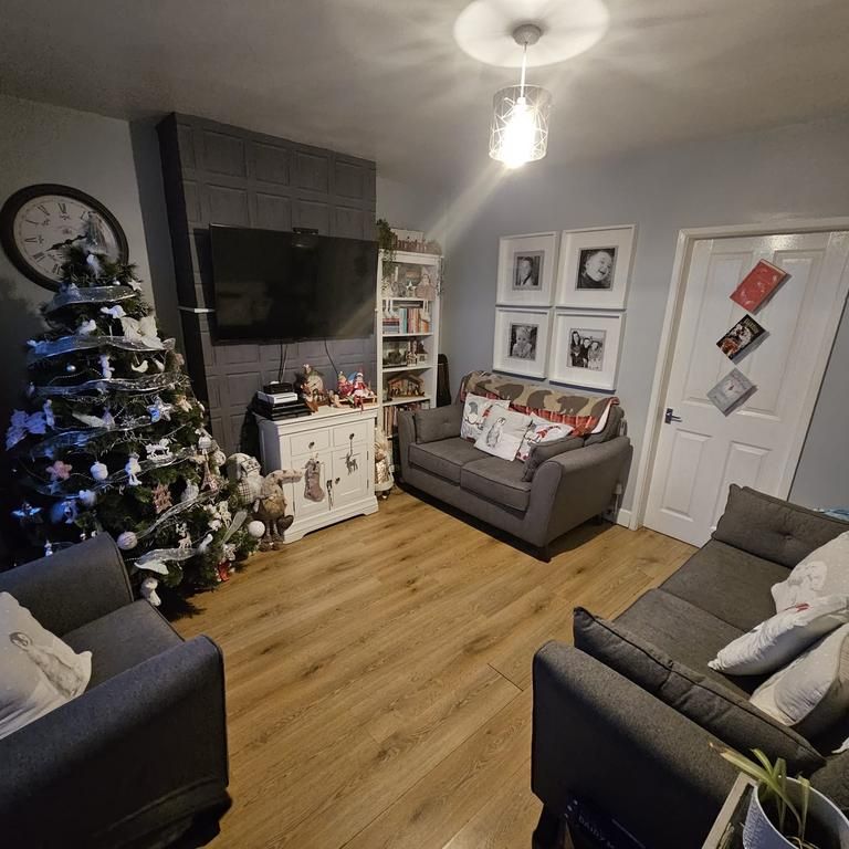 3 bedroom semi-detached house to rent - Photo 1