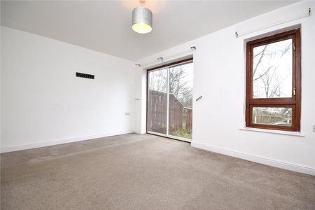 32, Stonecliffe Drive, Leeds, West Yorkshire, LS12 5SE - Photo 2