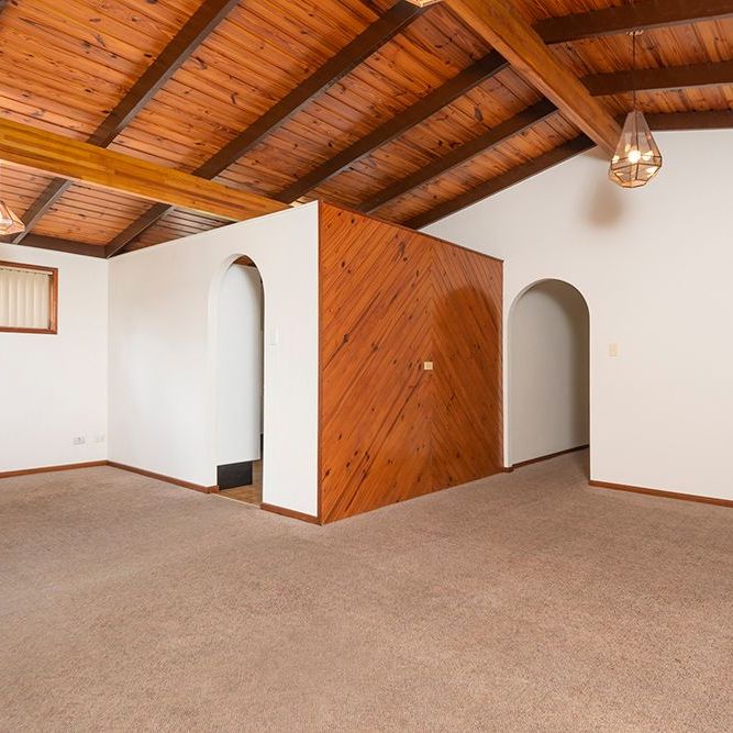 Air Conditioned + 3 Bedrooms + Large Rumpus room - Photo 1