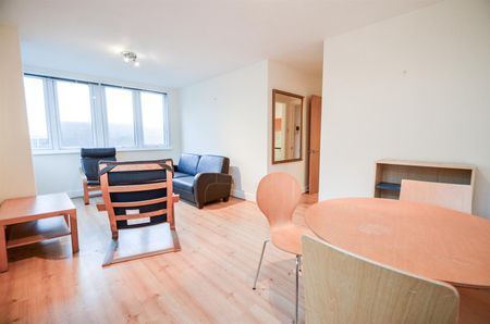 2 bedroom flat - Photo 3