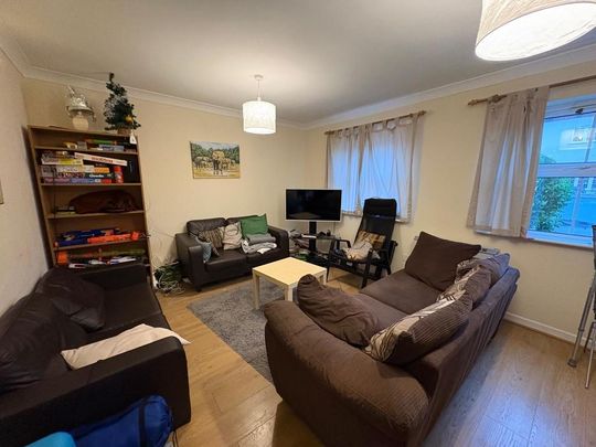 5 bedroom semi-detached house to rent - Photo 1