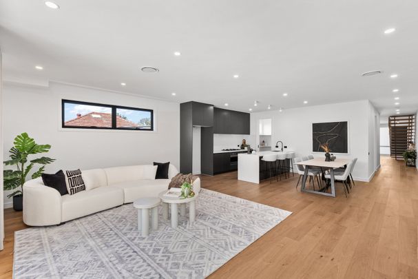 2 Dumas Avenue, Avondale Heights VIC 3034 - Photo 1