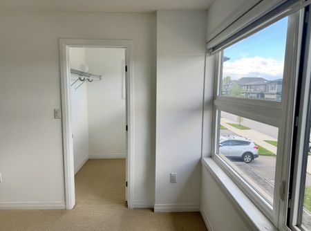 For Lease - 40 Lexington Avenue, Hamilton, Ontario - Photo 2