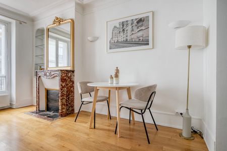 Place d'Anvers - Photo 2