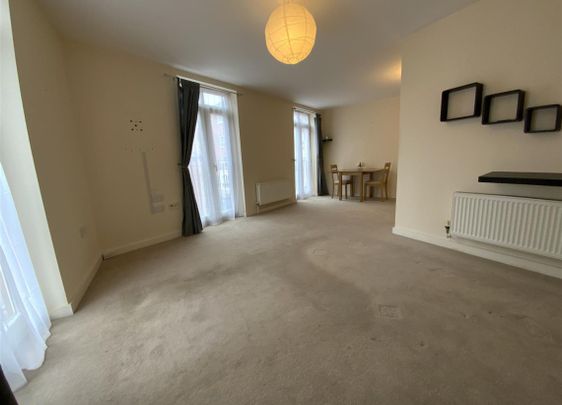 Dickens Heath, Solihull B90 1UA - Photo 1