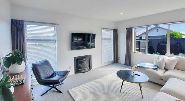 A Bright Four Bedroom Home - Photo 1