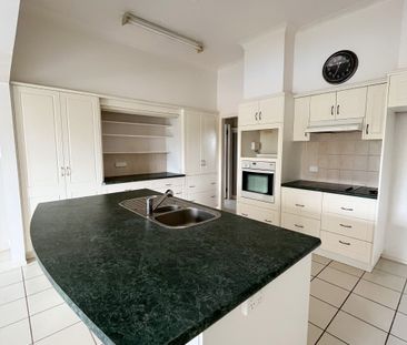 Family home in great location - Photo 1