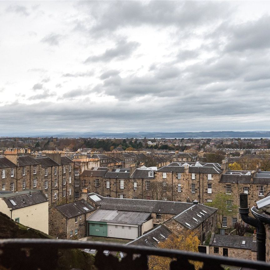 Flat 7, 8 Abercromby Place - Photo 1