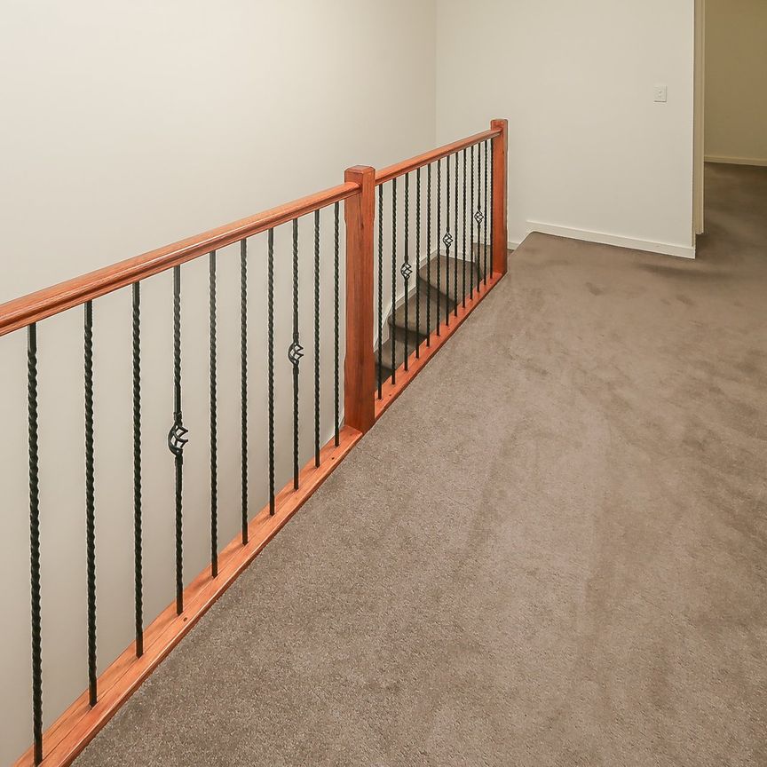 Spacious three bedroom townhouse - Photo 1