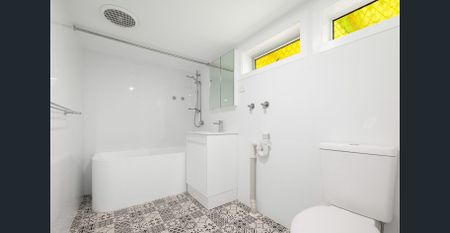 Charming Refurbished Inner-City Home - Photo 4