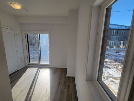 For Lease - 461 Blackburn Drive Unit# 72, Brantford, Ontario - Photo 2