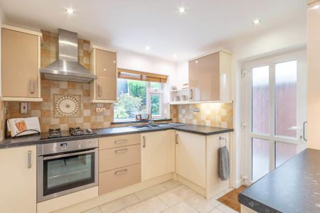 2 bedroom detached bungalow to rent - Photo 3