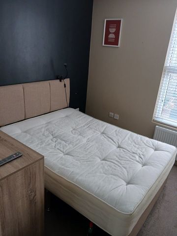 Room in a Shared Flat, Huntly Road, L6 - Photo 2