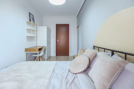 Plaça de Bisbe Benlloch, Torrent, Valencian Community 46900 - Photo 4