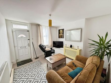 2 bedroom terraced house to rent - Photo 2