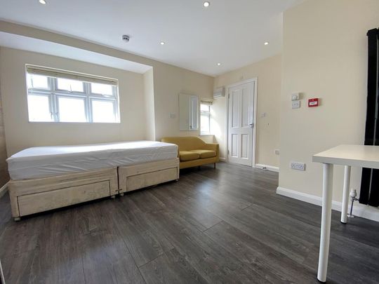 1 bedroom in a house share to rent - Photo 1