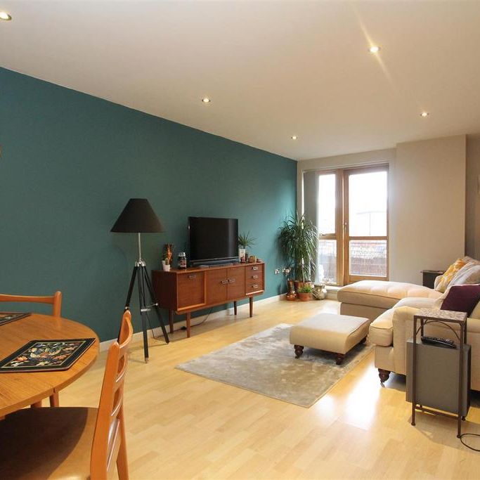 2 bedroom flat to rent - Photo 1
