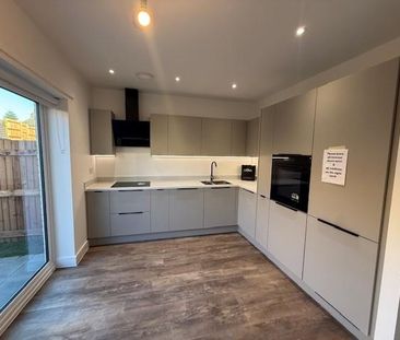 3 bedroom semi-detached house to rent - Photo 3