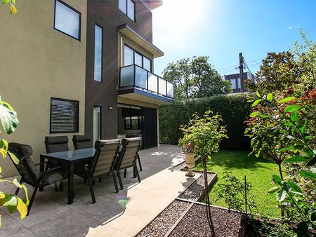 SEMI-FURNISHED - Stunning 1-bedroom Unit with Huge Garden - Photo 3