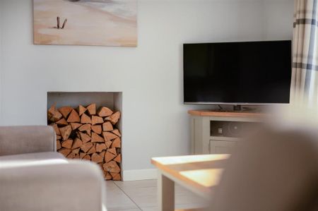 3 bedroom detached bungalow to rent - Photo 2