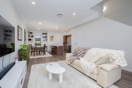 3/4 Cassine Boulevard, Waratah West NSW 2298 - Townhouse For Rent | Domain - Photo 3