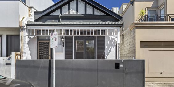 Charming Two-Bedroom Cottage in South Yarra's Heart! - Photo 3