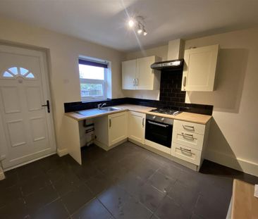 2 bedroom end of terrace house to rent - Photo 3