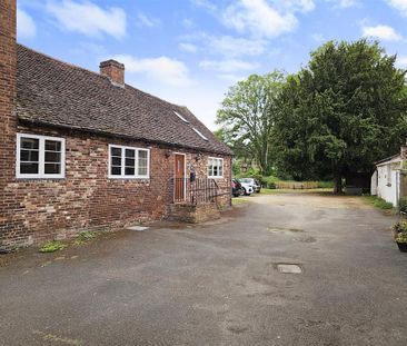 2 bedroom mews to rent - Photo 6