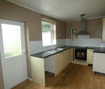 Semi-detached house to rent on - Photo 4