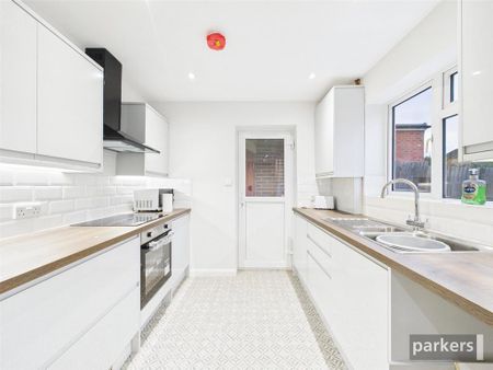 3 bedroom semi-detached house to rent - Photo 5