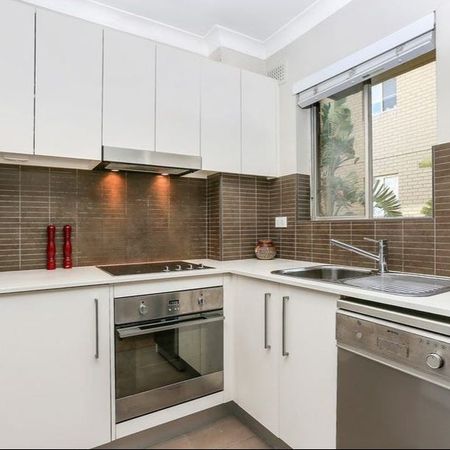 RENOVATED ONE BEDROOM APARTMENT - Photo 3