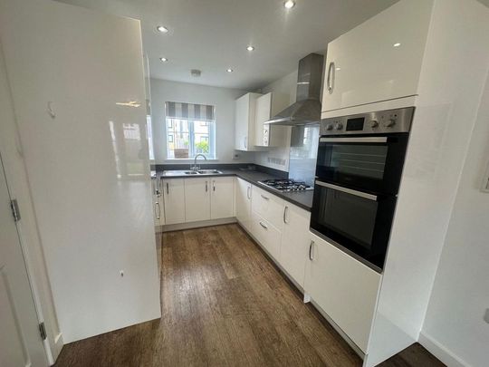 3 bedroom semi-detached house to rent - Photo 1